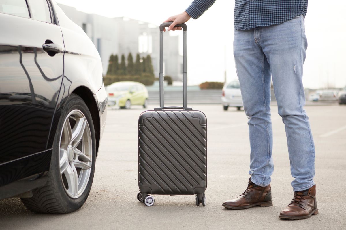 NRI Car Rentals in Hyderabad : Top 7 Reasons NRIs Choose YoDrives (Self-Drive & Chauffeur Options)